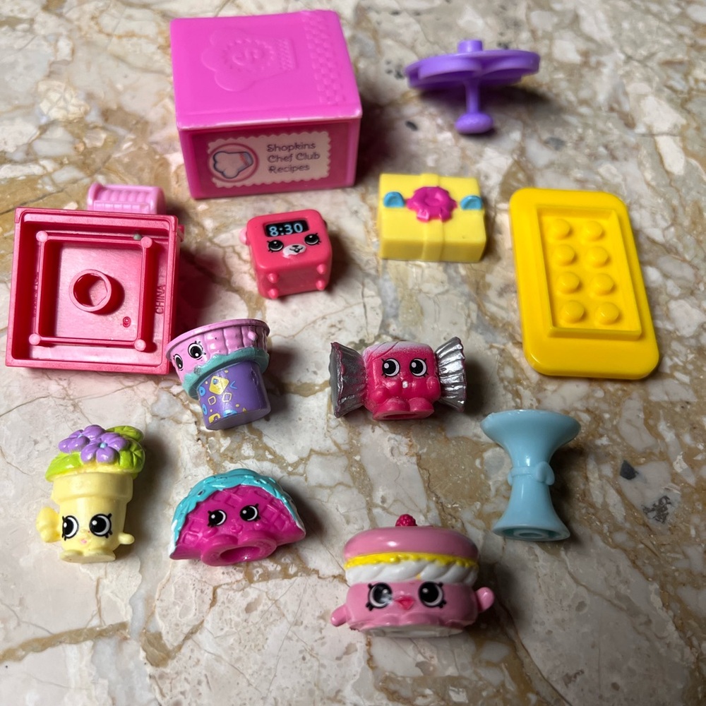 Shopkins Chef Club Set with Pink and Yellow Accessories